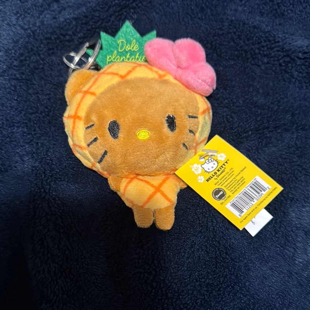 Dole plantation hello kitty key chain/ measuring tape